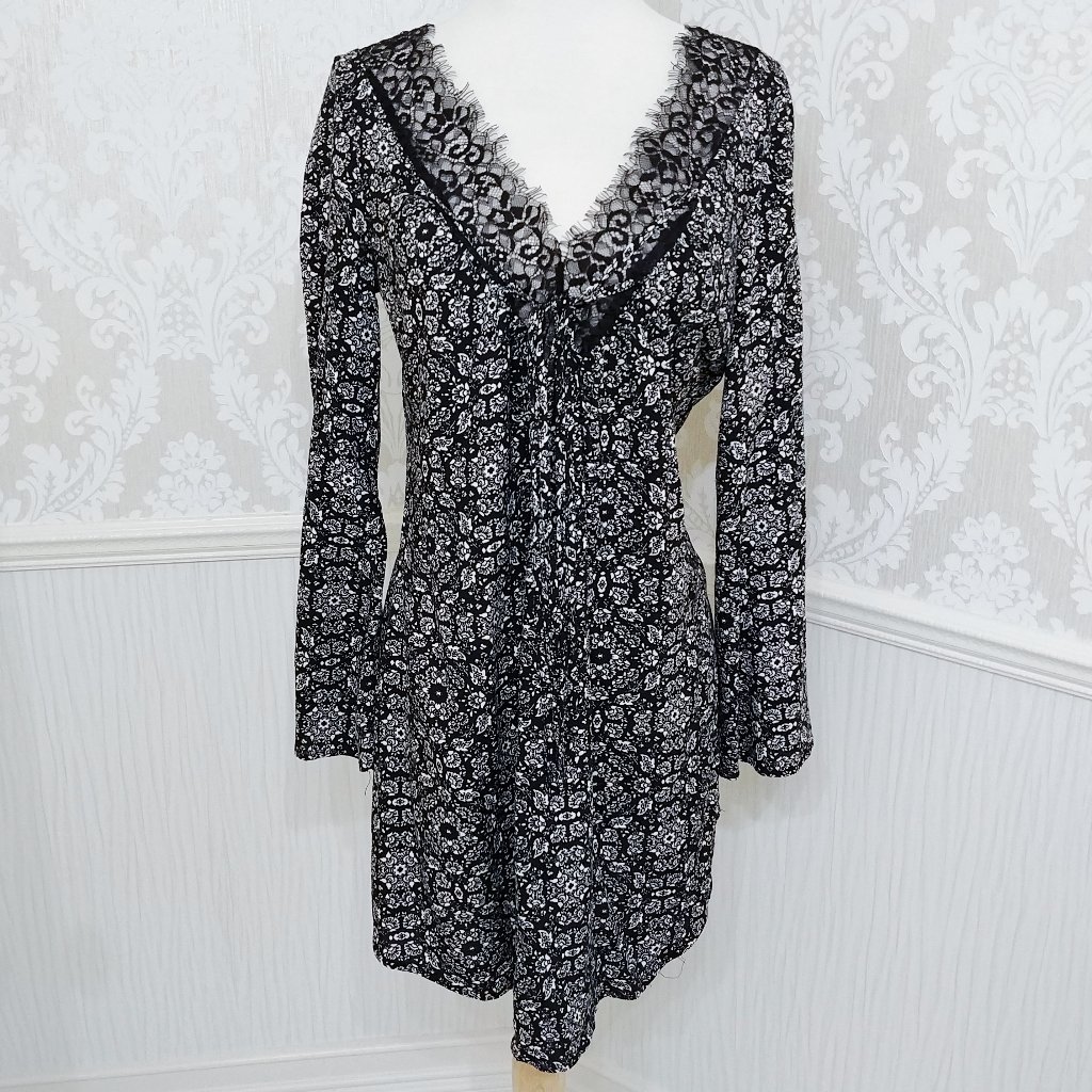 Nwt Charlotte Russe Black White Floral Tie Front Long Flare Sleeve Dress Xs